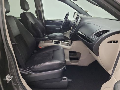 Used 2019 Dodge Grand Caravan SXT image 21