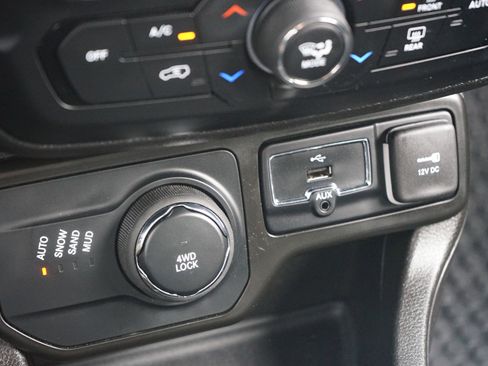 Used 2023 Jeep Renegade Latitude image 20