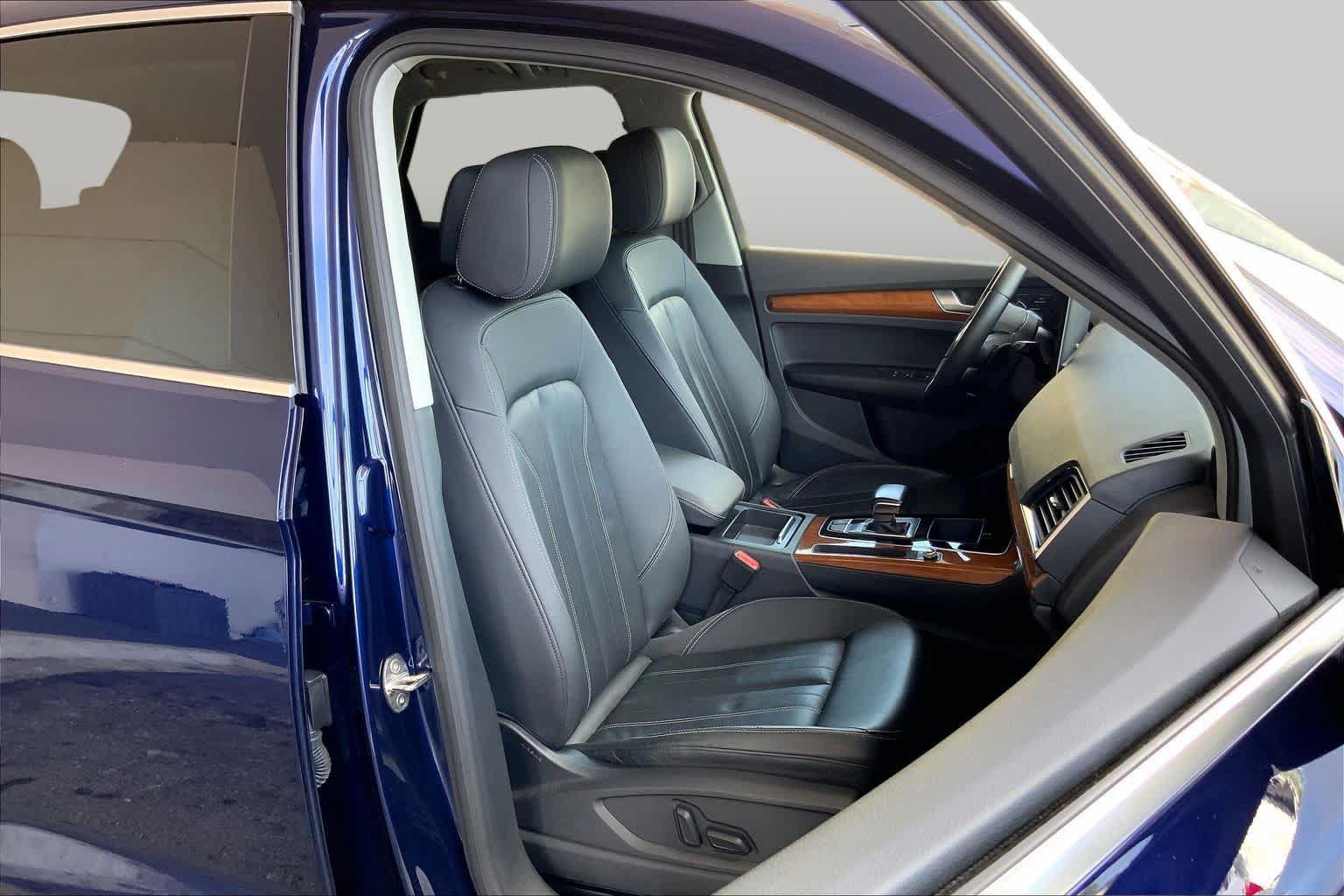 Used 2022 Audi Q5 2.0T Premium w/ Convenience Package AWD/4WD image 9
