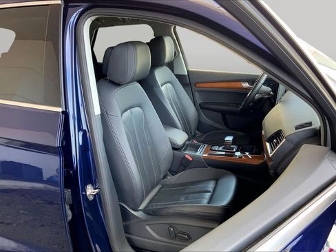 Used 2022 Audi Q5 2.0T Premium w/ Convenience Package AWD/4WD image 9