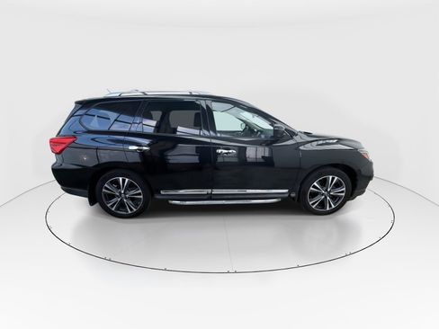 Used 2018 Nissan Pathfinder Platinum image 9