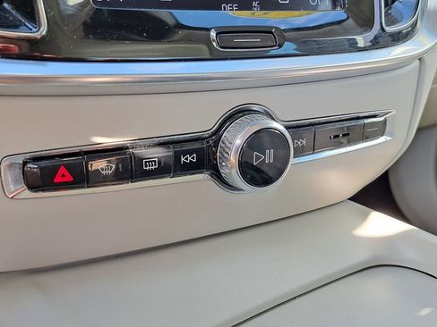 Used 2019 Volvo S60 T5 Momentum w/ Premium Package image 12