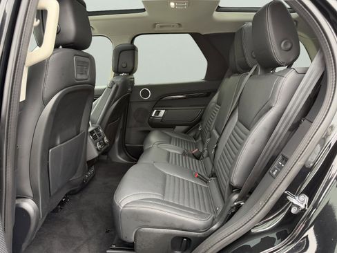 Used 2022 Land Rover Discovery S image 38