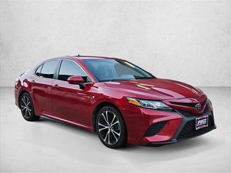 Used 2020 Toyota Camry SE FWD video 3