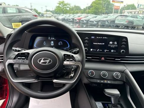 Used 2024 Hyundai Elantra SE FWD image 7