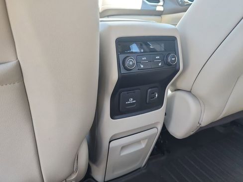 Certified 2019 GMC Acadia Denali w/ Technology Package FWD image 21