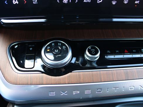 Used 2025 Ford Expedition King Ranch image 23