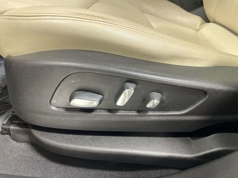 Used 2018 Cadillac XT5 Luxury w/ Driver Awareness Package image 12