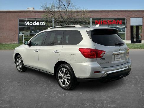Used 2019 Nissan Pathfinder S image 2