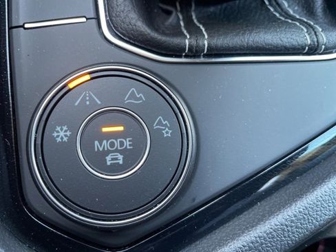 Certified 2025 Volkswagen Taos SEL image 24