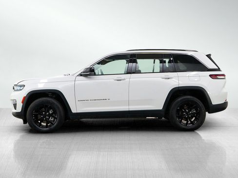 Used 2024 Jeep Grand Cherokee Limited AWD/4WD image 2