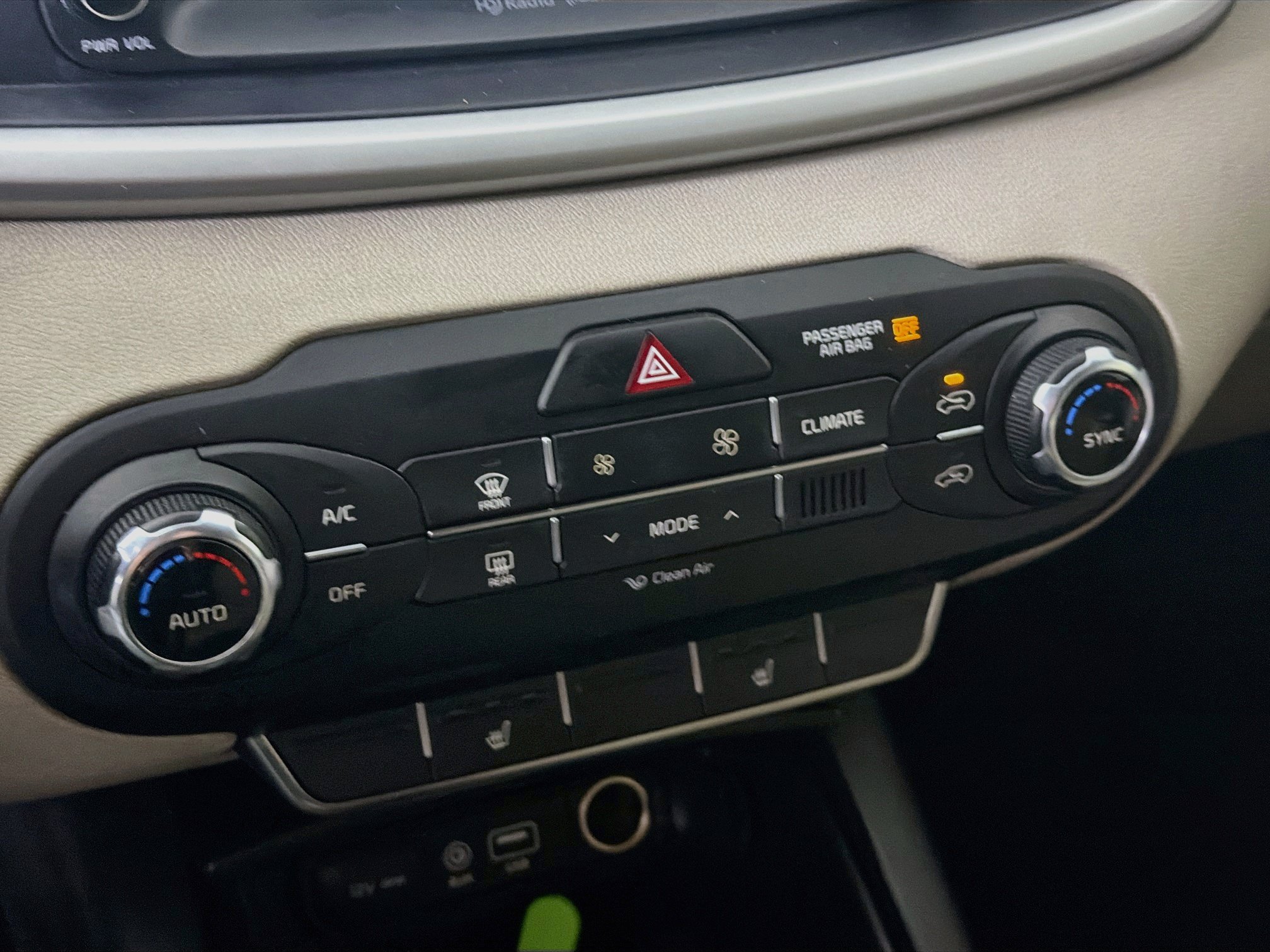 Used 2018 Kia Sorento FWD image 23