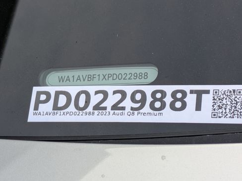 Used 2023 Audi Q8 Premium image 32