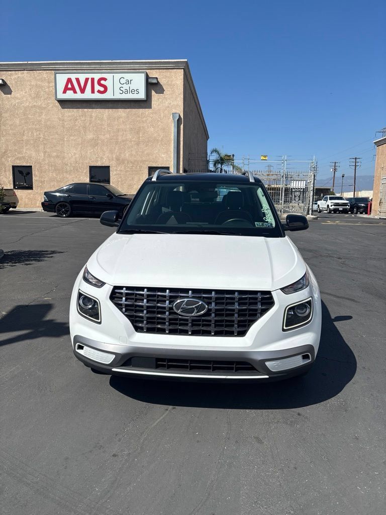 Used 2025 Hyundai Venue Limited FWD image 2