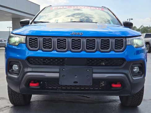 Used 2025 Jeep Compass Trailhawk AWD/4WD image 8