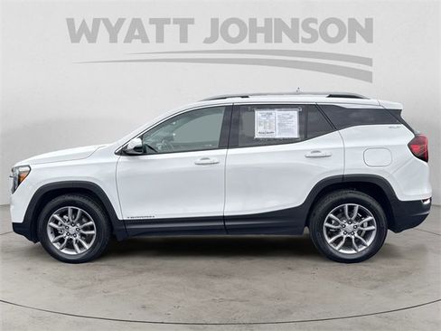 Used 2024 GMC Terrain SLT image 2
