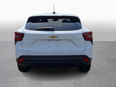 Used 2025 Chevrolet Trax LS FWD image 5