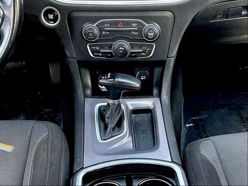 Used 2022 Dodge Charger SXT RWD image 25