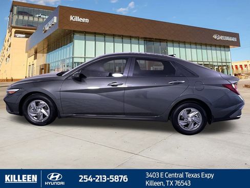 Used 2025 Hyundai Elantra SE image 5
