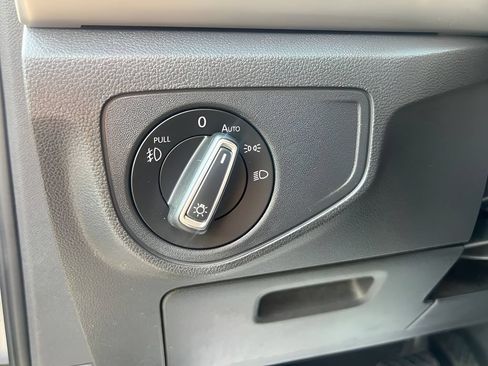 Used 2018 Volkswagen Atlas SE AWD/4WD image 12