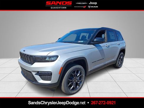 New 2025 Jeep Grand Cherokee Limited w/ Trailer Tow Package AWD/4WD image 1