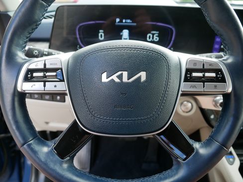 Used 2024 Kia Telluride EX w/ EX Captain's Chair Package AWD/4WD image 25