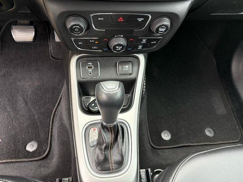 Used 2018 Jeep Compass Latitude w/ Popular Equipment Group FWD image 15