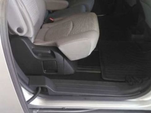 Used 2023 Toyota Sienna LE AWD/4WD image 5
