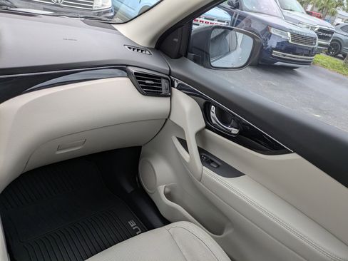 Used 2019 Nissan Rogue Sport SL w/ Premium Package FWD image 14