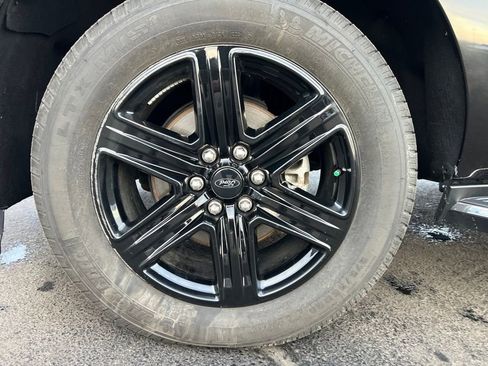 Used 2021 Ford Expedition XLT image 30