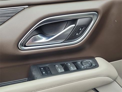 Used 2021 GMC Yukon XL SLT w/ SLT Premium Package image 21