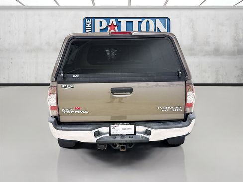 Used 2015 Toyota Tacoma PreRunner w/ SR5 Package RWD image 6