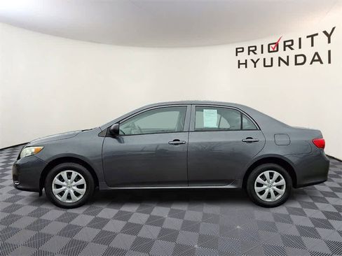 Used 2010 Toyota Corolla image 7