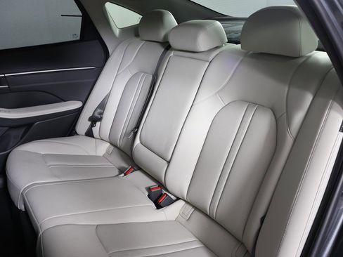 Used 2025 Hyundai Sonata Limited image 35