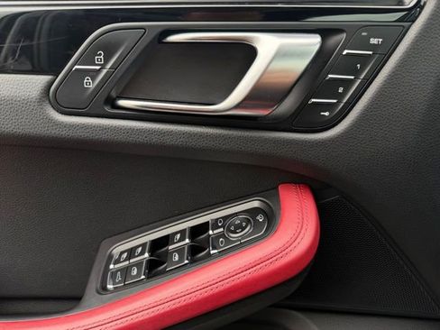 Used 2023 Porsche Macan AWD/4WD image 14