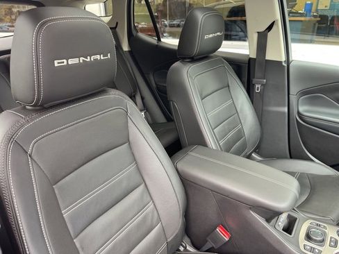 Used 2024 GMC Terrain Denali w/ Black Diamond Edition image 8