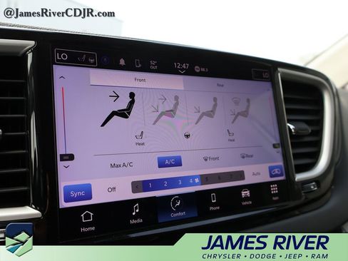 Used 2023 Chrysler Pacifica Touring-L FWD image 32