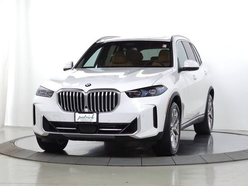 Used 2024 BMW X5 xDrive40i w/ Premium Package AWD/4WD image 3