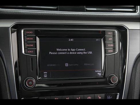 Used 2018 Volkswagen Passat 2.0T R-Line FWD image 12