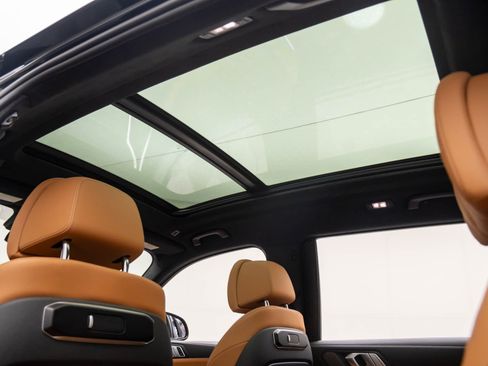 Used 2025 BMW X7 xDrive40i w/ M Sport Package image 18