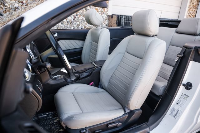 Used 2013 Ford Mustang Premium RWD image 4