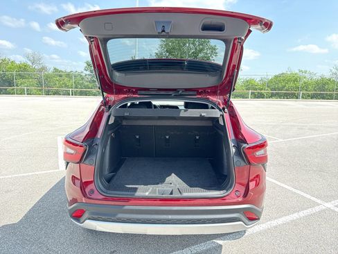 Used 2025 Chevrolet Trax LT FWD image 19