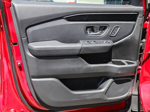 Used 2025 Honda Pilot EX-L image 18