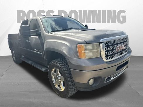 Used 2012 GMC Sierra 2500 Denali w/ Suspension Package, Off-Road AWD/4WD image 3