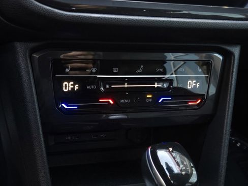 Used 2024 Volkswagen Tiguan SE image 20