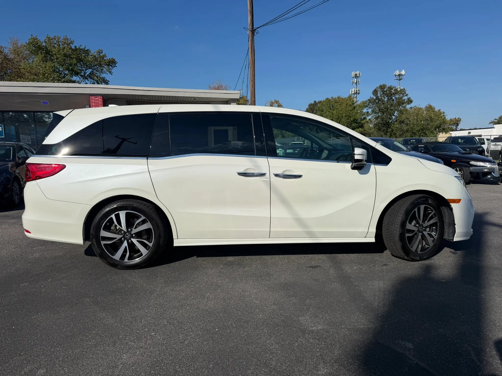 Used 2018 Honda Odyssey Elite image 2