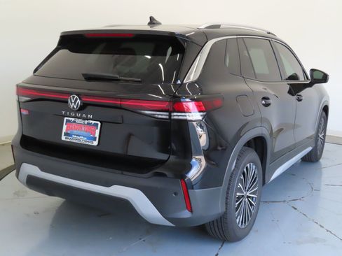 New 2025 Volkswagen Tiguan S image 4