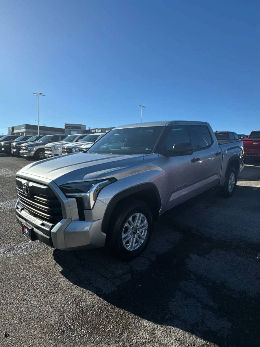 Used 2025 Toyota Tundra SR5 AWD/4WD image 12