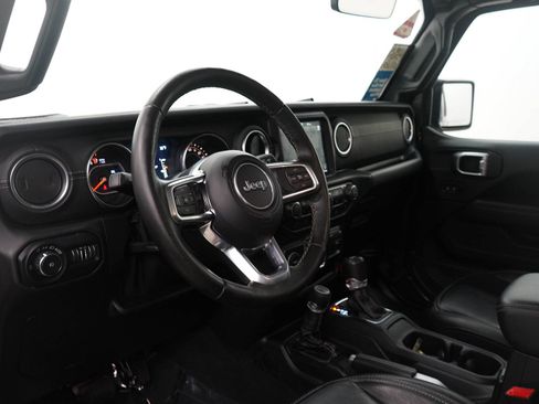 Used 2019 Jeep Wrangler Unlimited Sahara w/ Uconnect 4C Nav & Sound Group image 17