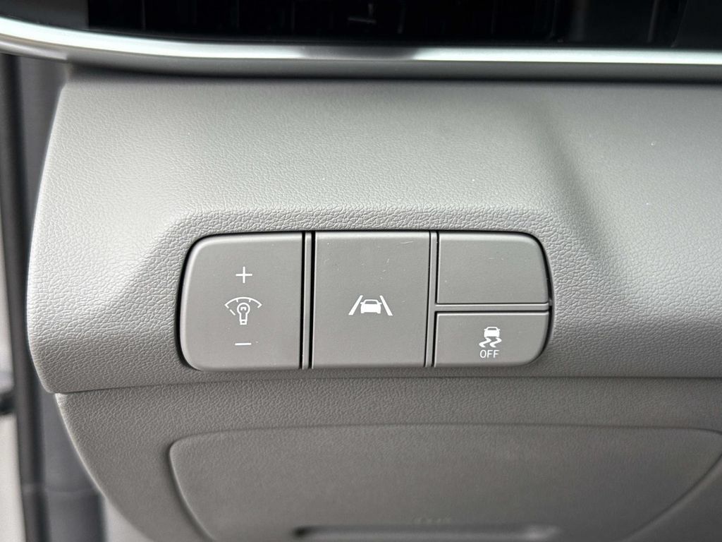Used 2022 Hyundai Elantra SEL FWD image 39